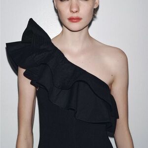 Elegant Black One-Shoulder Bodysuit